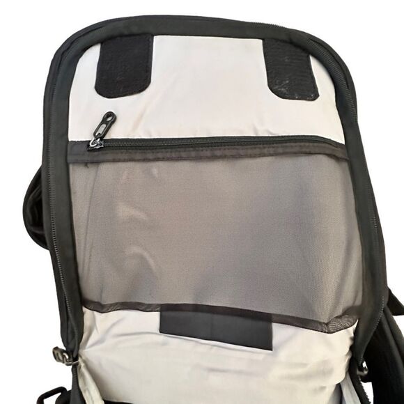 Travelon ~ Black Crossbody Bag ~ all around zipped closure ~ lots of pockets - Picture 5 of 14